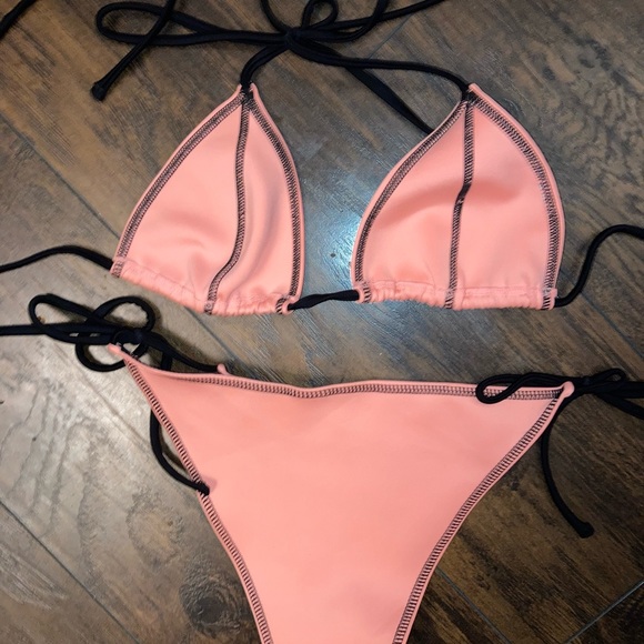 Bikini - Picture 2 of 2